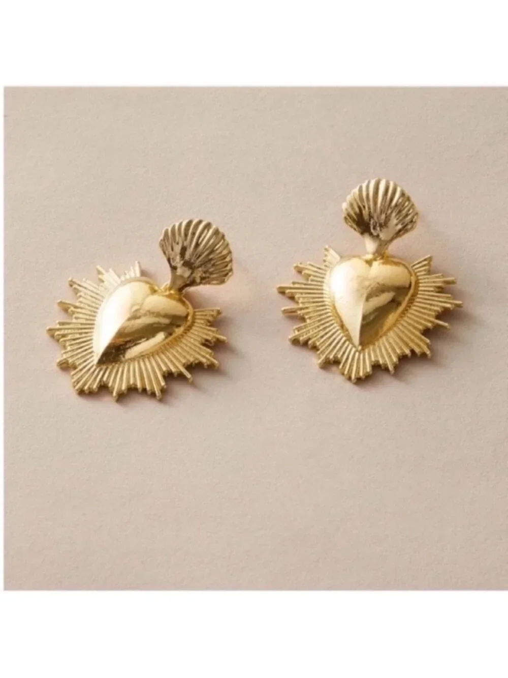 New! Gold Heart Earrings (3011) NWOT